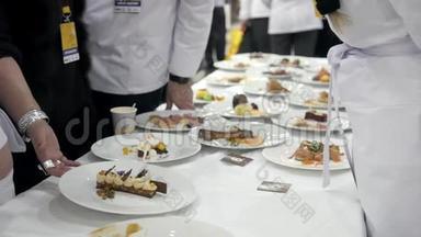 在餐厅厨师竞赛、米其林明星餐厅食品、活动博览会餐饮竞赛中准备的一套菜肴